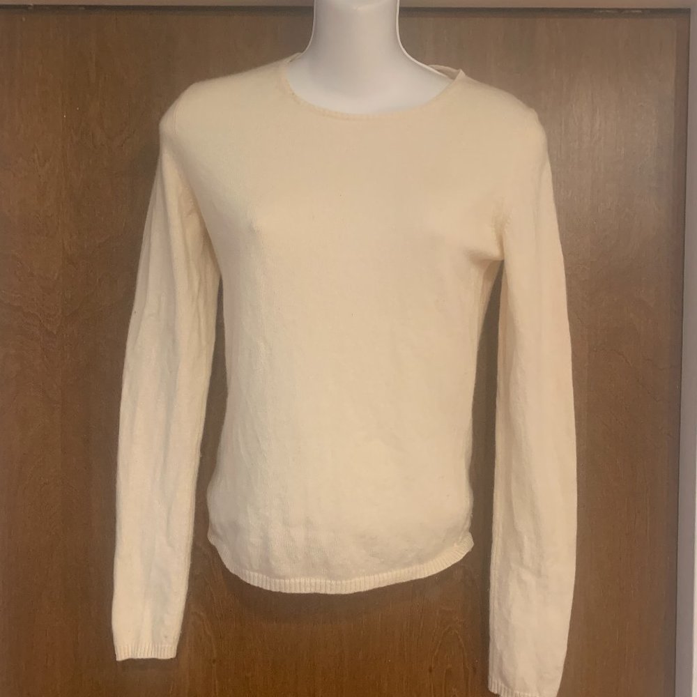 Cashmere Sweater - cream color -  long sleeved crew neck-size M